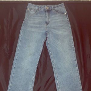 BDG GIRLFRIEND JEANS SIZE 27